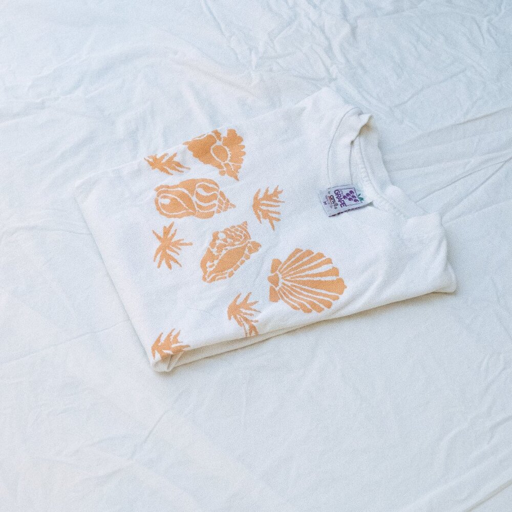 White, cotton, tee-shirt, with coral shells